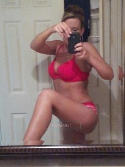 OLindsay is ready to give you some Sensual attention that you been waiting for.., 32