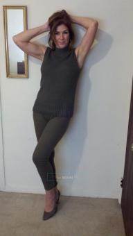 Gorgeous Brunette seeks the right guy for the right date, 50