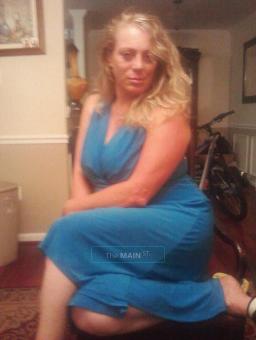 Hot Russian Blonde, 35