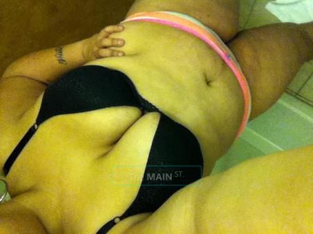 AVAIABLE , AVAIABLE !! New In Town Pretty Thick Girl Hispanic / Black ! Ashlee, 19