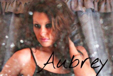 Hi guys,looking for a tall beautiful women,call Aubrey! 502.510.7806, 23