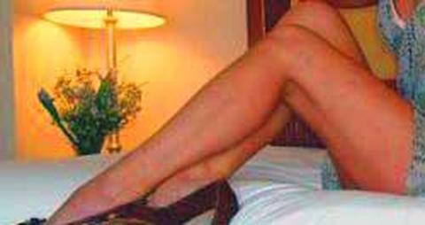 Leggy Blond with EXTREMELY talented hands, 33