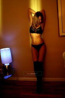 *** Busty Sexy European Girl For A Full Body Rub *** $40 *** Flatbush Brooklyn***, 21