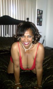 Black Beautiful N Ready To Rub You Down, 40