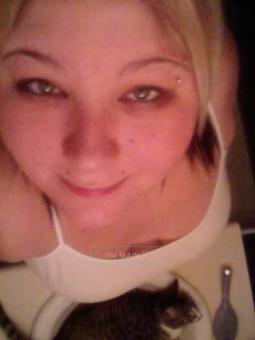 Blonde cutie with a big ol ghetto booty«BBW» last day specials, 24