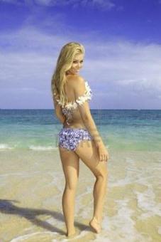 ***Beautiful blonde offers fantastic body rub***, 32