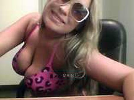** PRETTY BLONDE FOR HiRE! ** ____ ** take a peek .... (( BEAUTiFULLy BUiLT !! )), 24