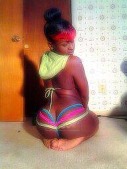 Am I Lady U Would Like To Hang Out With On This Chilly Night!Im Waitin Upscale Men Military Specials, 19
