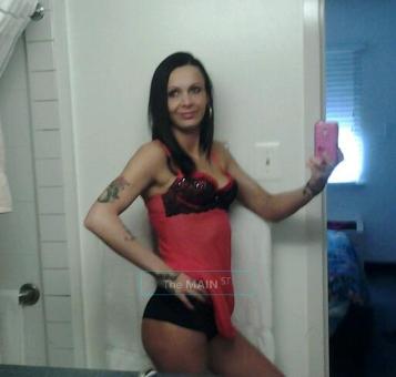 Okay.... Yea im back (smiling) â˜… â˜… BRAND NeWw ME !!!!!! â˜… â˜… Got rid of the boyfriend ! (lmao, 26