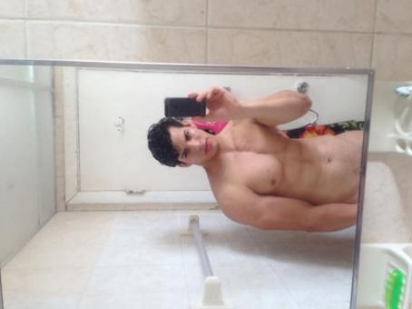 Hola chicas aqui les traemos dos chicos Cubanos bien hots, 21
