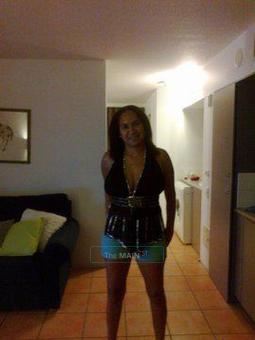 EBONY GODDESS ready to warm you right up for the day / night or both be nice .. All good .., 38