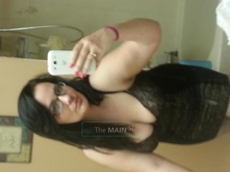 Thick & sexy young brunette 23 yo with DDs and a juicy booty, 23
