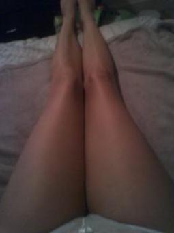 Top Notch Model ** Midwest Snow Bunny ** Green eyes ** Long SEXY legs, 24