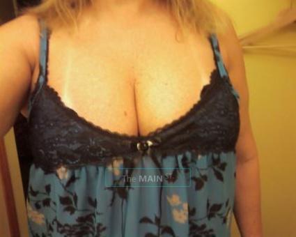 * * SEXY * LINGERIE * BODY RUB $100 * *, 41