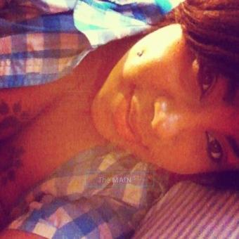 Latin beauty.... Waiting for you to rescue her.. Spanish , and black......100 spec, 21