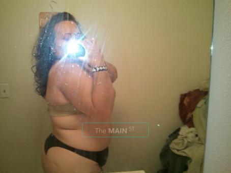 UP LATE busty brunette for massage, 36