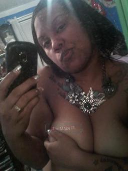 Caramel Complexion . Hot & Readyy, 23