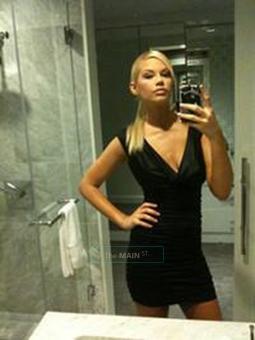 Spend Your Day With A BEAUTIFUL Woman Who Is The COMPLETE Package, 25