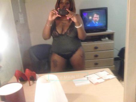 warning freaky gurl ready an available 3136583373, 25