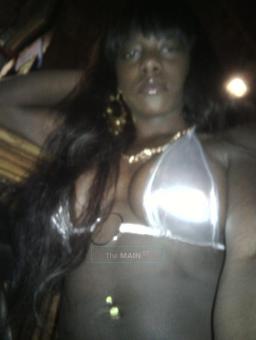 big breast, nice butt come play with me now chocolate and come get it 2 roses for every hour!!!!