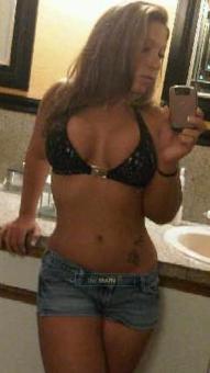 mmm DrEaMy .. petite, sexy AVAILABLE now or later!! 100 bOnEs SPECIAL, 25