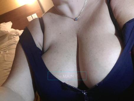 BRITISH Voluptuous PROSTATE Massage Therapist Visiting .â€¢Â´ (Â¸.â€¢` * Â¸.â€¢;, 39