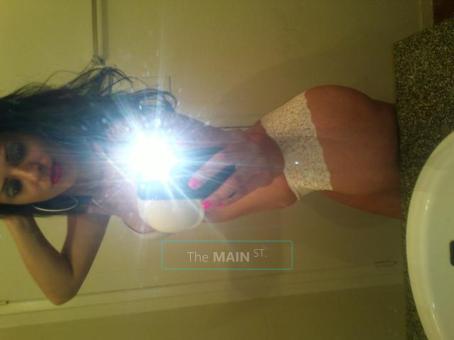 Sexy PETITE EUROPEAN Brunette Ready to put my HANDS TO WORK I love what i DO, 21