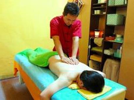 A great male therapist , Chinese tradtional medicine background, 239 339 7055, 24