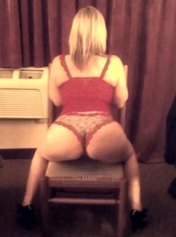Looking for a Guy Who Can Handle Me! Sexy Blonde with Blue Eyes, 33