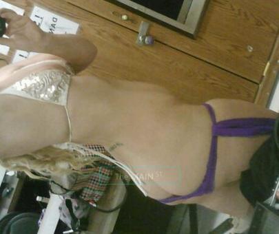 hey gentlmen looking for a blond bombshell?, 21