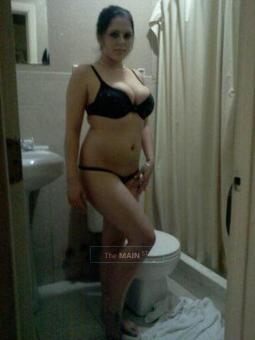 Gorgeous Brunette Babe, 27