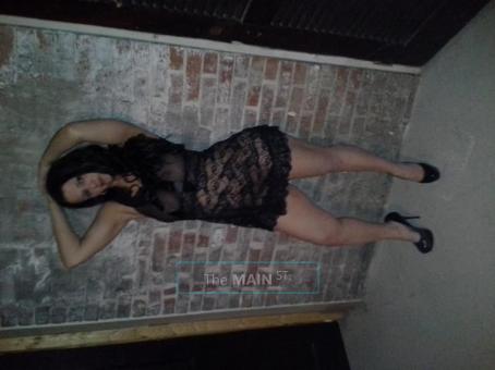 sexy hot brunette looking to have some fun, 22