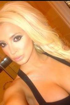 Hot LikE fIRe bLonde, 25
