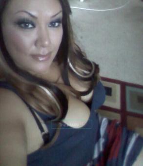 Curvaceous Asian/Spanish Woman, Seeking a Gentlemen, 27