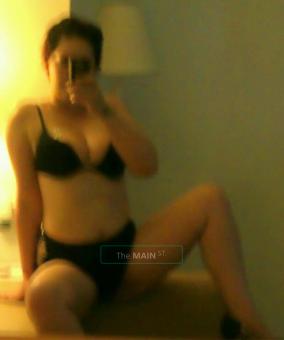 Natural, pretty woman. White. Classy. Brand new pics, 25