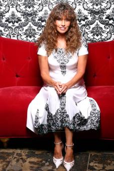 Confidante Courtesan VIP FEMME DU JOUR OVERTURE Passionate Package EUROPEAN Paris Beach 310 738, 33