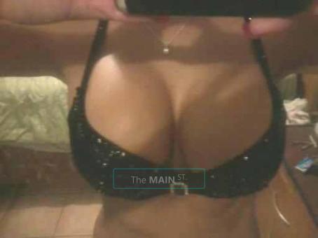NEW IN TOWN Sexy Slim Erotic Mami to give you BODY RUB 120 a Hour