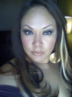 Curvaceous Asian/Spanish Woman, Seeking a Gentlemen, 27