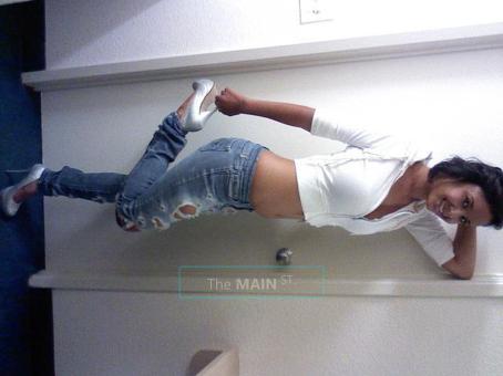 Hi my name is Honey. Exotic and Beautiful :), 18