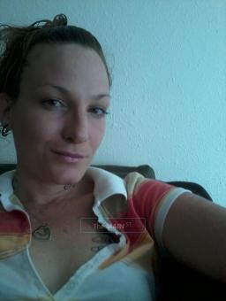 Treat yourself....With me:) Tall, beautiful redhead. Sensual, erotic body rub. AVAILABLE NOW!, 25