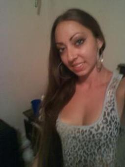 Top Notch Model ** Midwest Snow Bunny ** Green eyes ** Long SEXY legs, 24