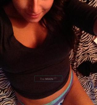Gorgeous Busty Brunette & HOT New Friends (host or travel)