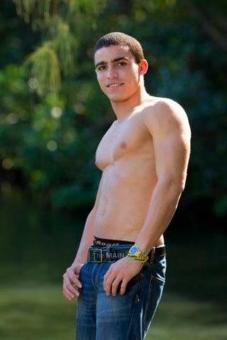 Ronny Strong Muscular Top ----- Ronny Latino muscular hombre top, 22
