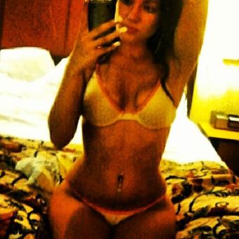 *?*Stunnin italian Busty Brunette Slim Waist BOMBSHELL ? *?*, 21