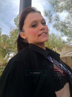 Bubbly beautiful massage therapist, 21