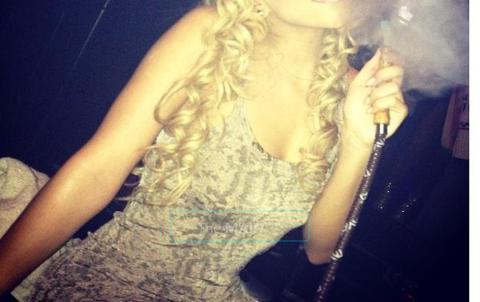 Bombshell . Petite & classy