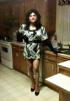 crossdresser in shiny pantyhose