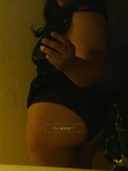 Curvaceous Asian/Spanish Woman, Seeking a Gentlemen, 27