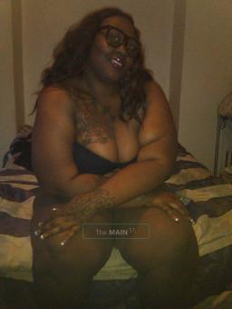 WATER works ya thick queen Mz.diamond 50 dollar sp come dip into my H O N E Y N U T T$$, 22