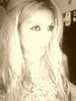 BLONDE ~ Sultry ~ Amazing in EVERYWAY looking to start your DAY OFF Right! ! Incall/ Van nuys, 28